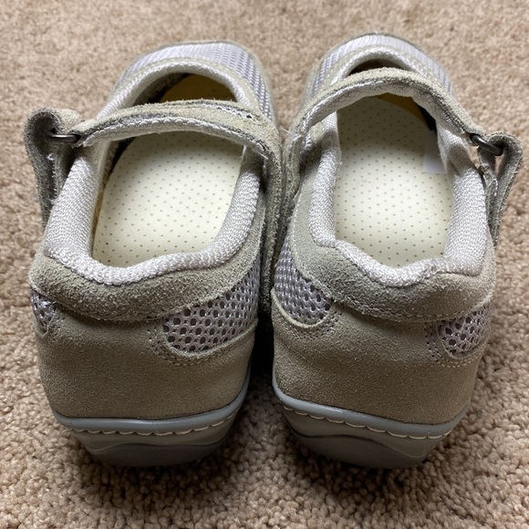 OrthoFeet Women’s Extra Wide Shoes - Picture 5 of 6